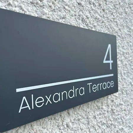 Вилла Caernarfon Modern Townhouse Snowdonia Экстерьер фото